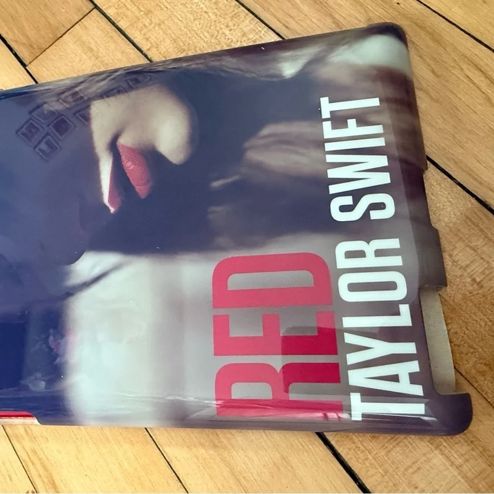 Taylor Swift‎ Red photo IPad cover 2012